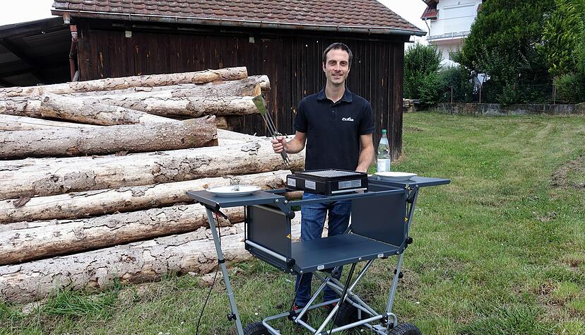 MIt einem speziellen Aufsatz ist der Wagen auch komfortabler Gasgrill.