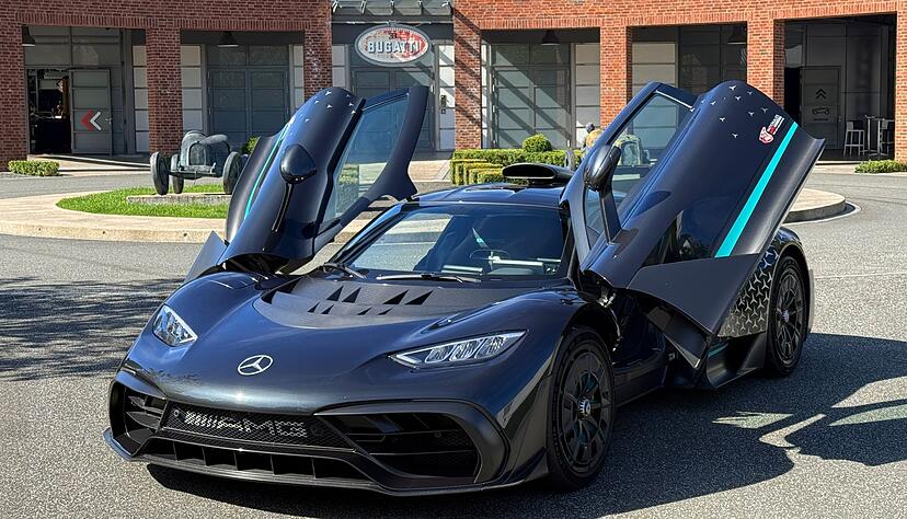 Macht hoch die Tür, die Tor macht weit: Auch wenn Sie eher neutral zu Autos stehen - eine gewisse Herrlichkeit dürft dem AMG nicht abzusprechen sein. Macht hoch die Tür, die Tor macht weit: Auch wenn Sie eher neutral zu Autos stehen - eine gewisse Herrlichkeit dürft dem AMG nicht abzusprechen sein.