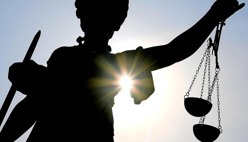 Justitia soll es richten: 1600 Klagen wurden gegen die R&uuml;ckforderungen von Corona Soforthilfe-Zahlungen in Baden-W&uuml;rttemberg erhoben. 1400 sind noch bei den Gerichten noch anh&auml;ngig.