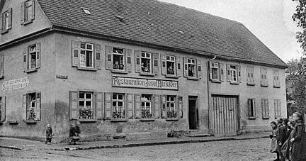 Im Jahr 1913 hieß die Gaststätte noch "Restauration Josef Hitzfelder", wie auf der historischen Aufnahme aus dem Stadtarchiv Neckarsulm zu sehen ist. Foto: privat
