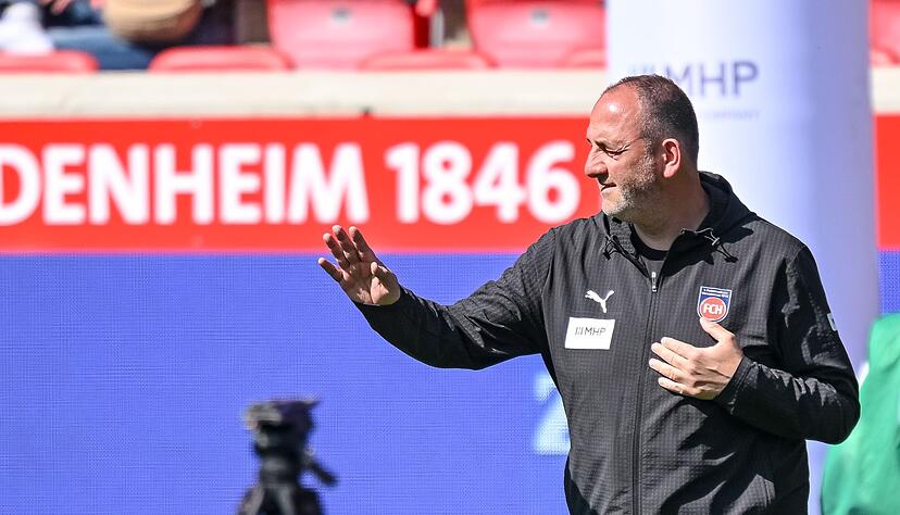 Frank Schmidt w&auml;hlt offene Worte f&uuml;r seinen Sch&uuml;tzling Eren Dink&ccedil;i. (Archivbild)