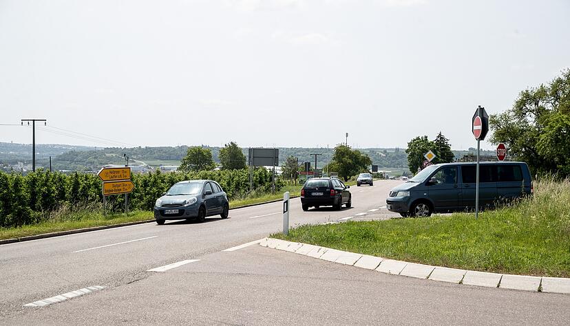 Immer wieder kommt es an der Kreuzung B27/L2254 zu Unf&auml;llen.
