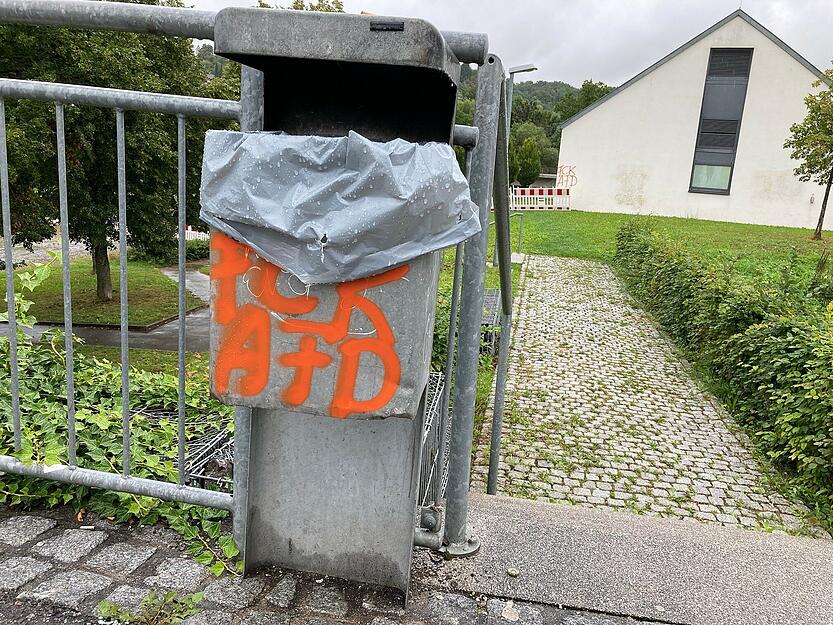 Vandalismus und Demonstration gegen AfD vor Stimme-Wahlcheck