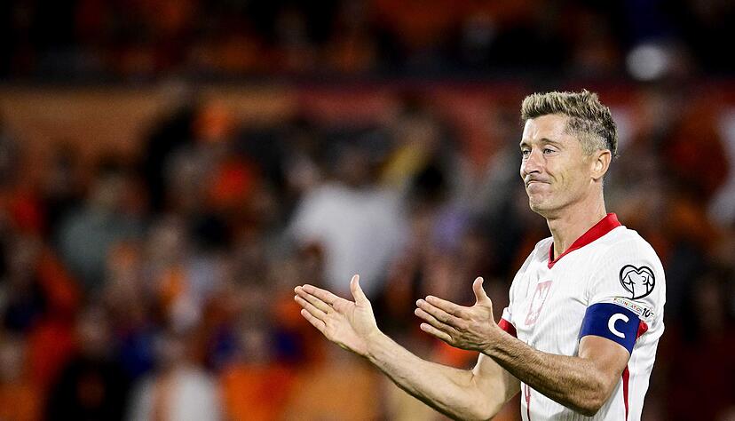 Robert Lewandowski blieb bei seinem Comeback in der polnischen Nationalelf unauffällig. Robert Lewandowski blieb bei seinem Comeback in der polnischen Nationalelf unauffällig.
