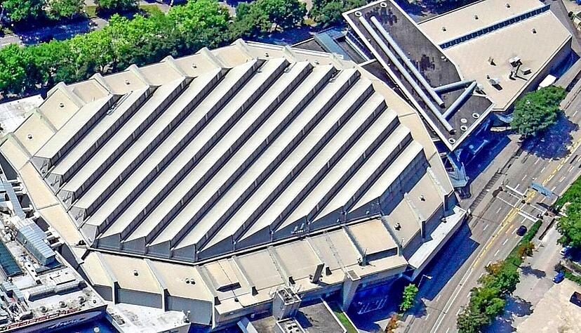 Muss die Hanns-Martin-Schleyer-Halle einem Neubau weichen? Im Frühjahr soll dem Gemeinderat eine Machbarkeitsstudie vorgestellt werden.
Foto: in.Stuttgart/M.Storck Muss die Hanns-Martin-Schleyer-Halle einem Neubau weichen? Im Frühjahr soll dem Gemeinderat eine Machbarkeitsstudie vorgestellt werden.
Foto: in.Stuttgart/M.Storck