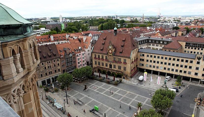 In der Heilbronner Innenstadt sind viele versiegelte Flächen zu finden, beispielsweise am Marktplatz. In der Heilbronner Innenstadt sind viele versiegelte Flächen zu finden, beispielsweise am Marktplatz.