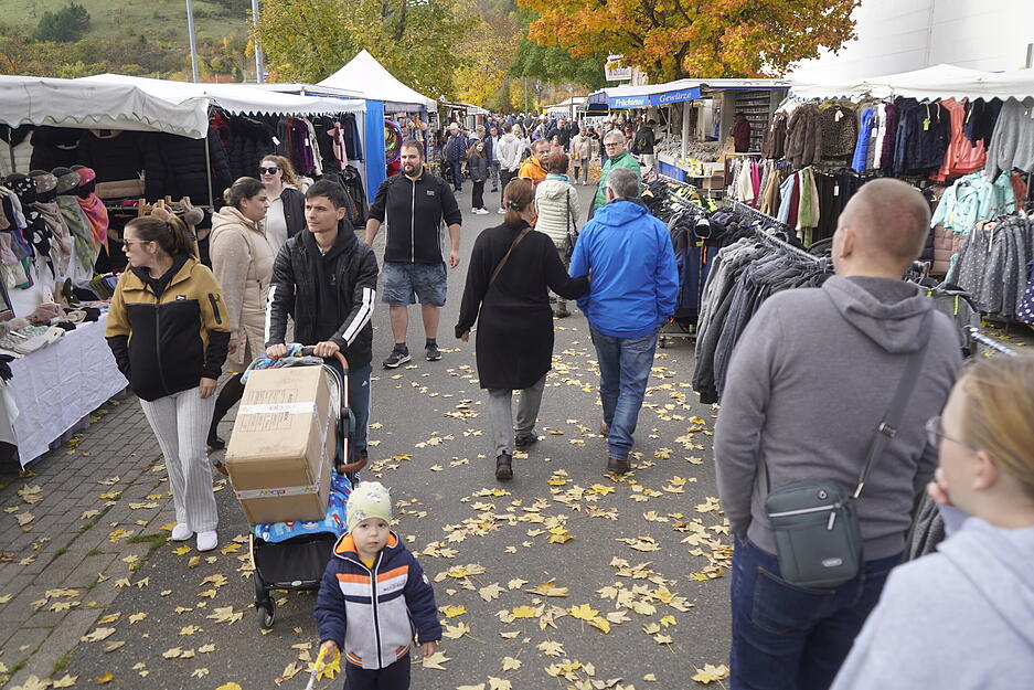 Für die Besucher gibt es auf der Herbstmesse in Krautheim viel Gelegenheit zum Bummeln.