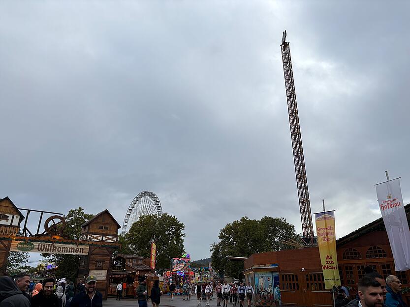 Blick auf das Festgelände: Das Cannstatter Volksfest gilt nach dem Münchner Oktoberfest als zweitgrößtes Volksfest der Welt. Blick auf das Festgelände: Das Cannstatter Volksfest gilt nach dem Münchner Oktoberfest als zweitgrößtes Volksfest der Welt.