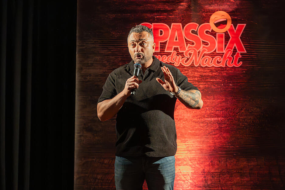 Bei der Spassix Comedy Nacht ziehen die K&uuml;nstler von Lokal zu Lokal.