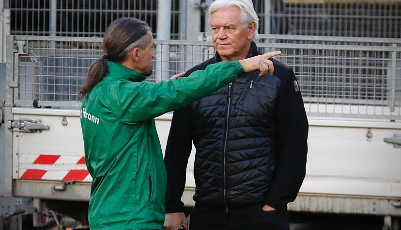 Teammanager Zdenko Juric (links) und Ex-Bundesliga-Trainer Uwe Rapolder als Berater f&uuml;hren den VfR Heilbronn durch die Relegation zum Verbandsliga-Aufstieg.