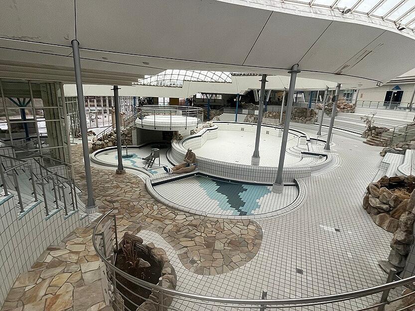 Blick ins Aquatoll-Innere: Man kann sich noch gut vorstellen, wie hier in Neckarsulm fr&uuml;her Kinder tobten. Nach der Wiederer&ouml;ffnung in einigen Jahren wieder?