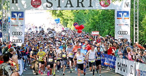 Mehr denn je L&auml;uferinnen und L&auml;ufer werden bei der diesj&auml;hrigen Auflage des Trollinger Marathons erwartet. Im Bild der Start des Zehn-Kilometer-Wettbewerbs im vergangenen Jahr.