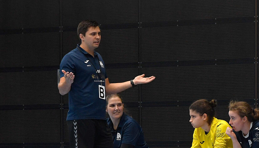 Co-Trainer Nicolai Spiegl muss gemeinsam mit Chef-Trainer Stefan Krebs personelle Engpässe überwinden. Co-Trainer Nicolai Spiegl muss gemeinsam mit Chef-Trainer Stefan Krebs personelle Engpässe überwinden.