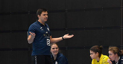 Co-Trainer Nicolai Spiegl muss gemeinsam mit Chef-Trainer Stefan Krebs personelle Engpässe überwinden.