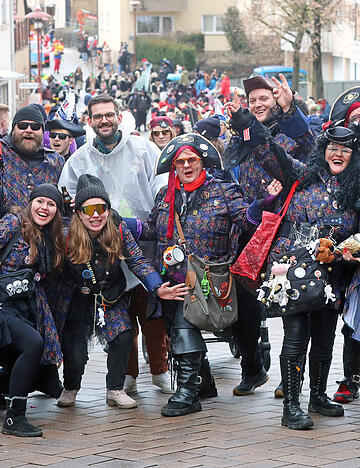Rund 100 Gruppen aus 60 Vereinen ziehen durch Binswangen und Erlenbach. Aus der Region sind viele Vereine am Start.