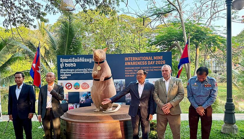 Auch Politiker kamen zur feierlichen Enth&uuml;llung.