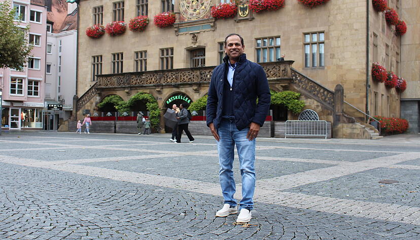 Dileep Kumar am Mittwoch vor dem Heilbronner Rathaus