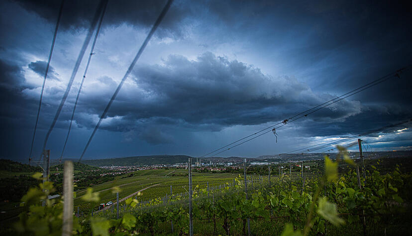 Über Baden-Württemberg braut sich wieder etwas zusammen: In der Nacht auf den Montag muss mit Gewittern gerechnet werden.