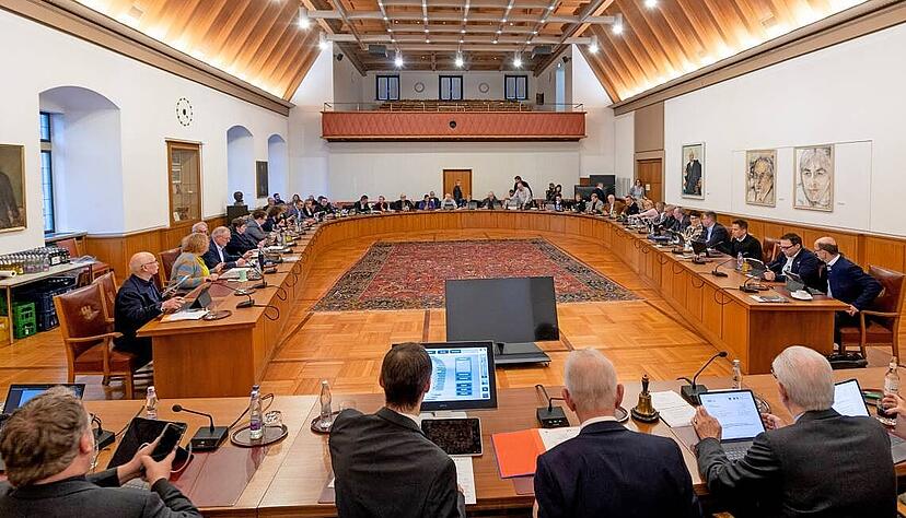 Gemeinderatssitzung in Heilbronn: Bürger können möglicherweise bald live im Internet dabei sein. Gemeinderatssitzung in Heilbronn: Bürger können möglicherweise bald live im Internet dabei sein.