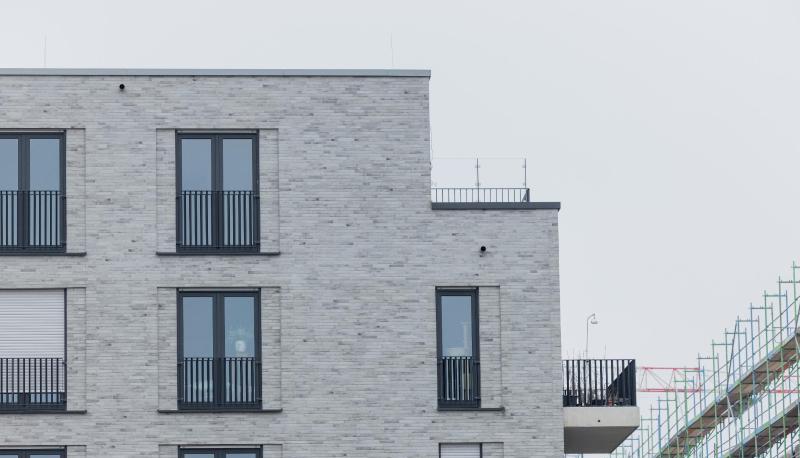 Angesichts einer Antragsflut und einer &laquo;Fehlsteuerung&raquo; hat die Bundesregierung die F&ouml;rderung f&uuml;r energieeffiziente Geb&auml;ude vorl&auml;ufig gestoppt und plant eine grundlegende Reform.