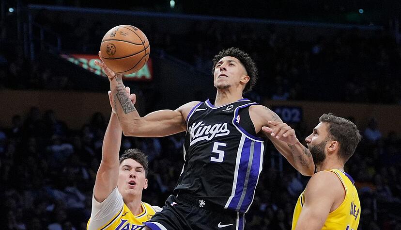 Maxi Kleber (ganz rechts) kam in der NBA-Preseason für die Lakers zum Einsatz. Den Saisonstart verpasst er nun. (Archivbild) Maxi Kleber (ganz rechts) kam in der NBA-Preseason für die Lakers zum Einsatz. Den Saisonstart verpasst er nun. (Archivbild)