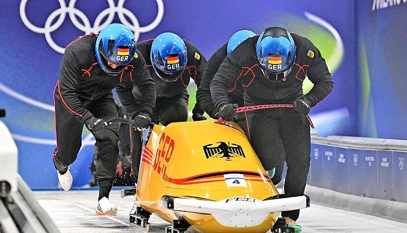 Jetzt gilt’s: Adam Ammour (vorne) und seine Crew starten hier im Training. Am Wochenende fällt die letzte Entscheidung im olympischen Eiskanal. Jetzt gilt’s: Adam Ammour (vorne) und seine Crew starten hier im Training. Am Wochenende fällt die letzte Entscheidung im olympischen Eiskanal.