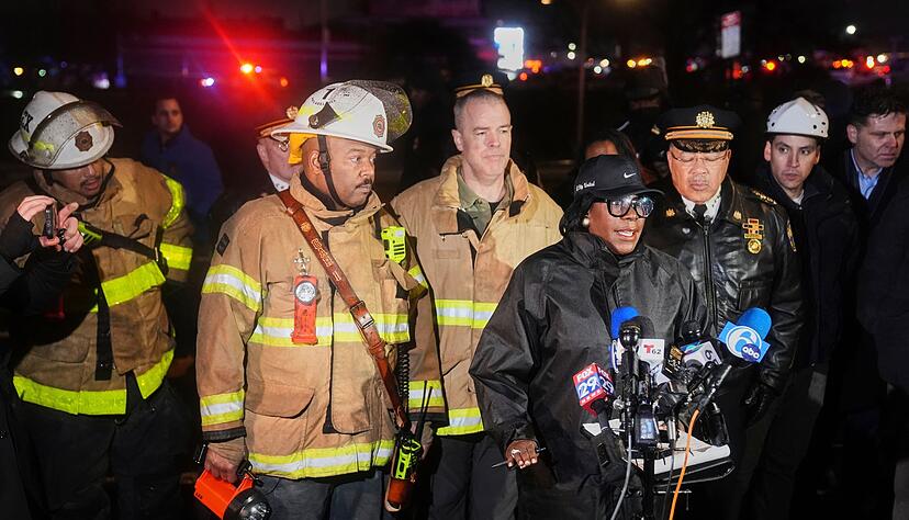 Philadelphias B&uuml;rgermeisterin Cherelle Parker teilte mit, alle sechs Menschen an Bord der Maschine seien ums Leben gekommen.