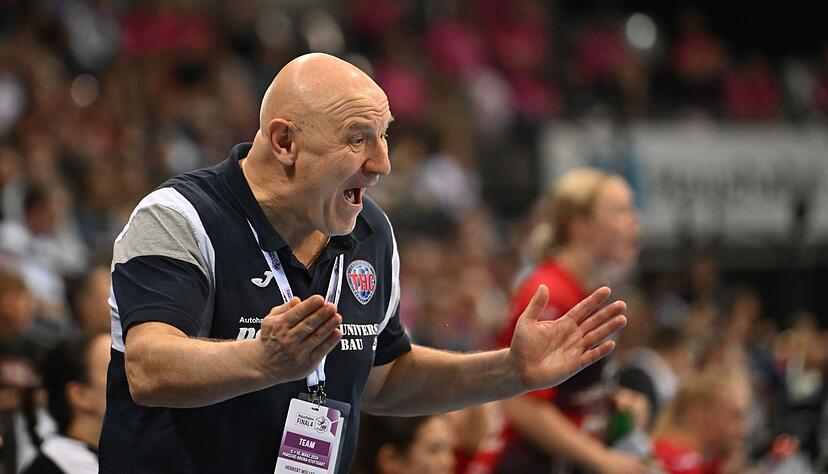Herbert Müller redet sich nach der Niederlage des Thüringer HC in Rage.