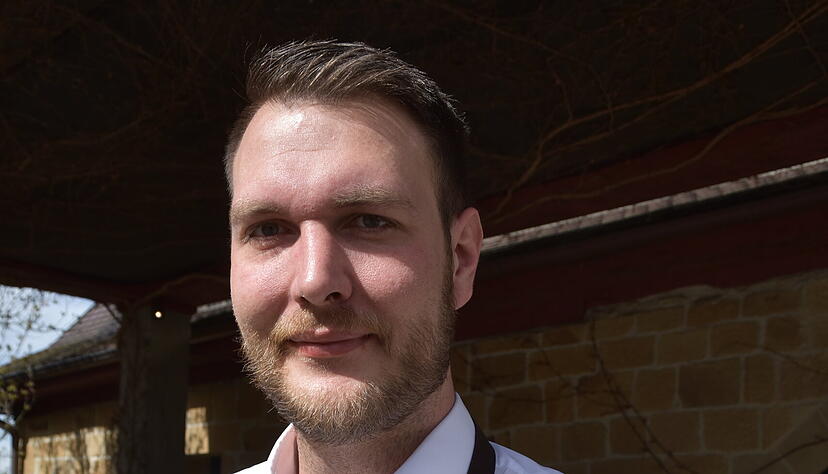 Maximilian Payerle von der Wiesenkelter in Verrenberg bei Öhringen präsentiert sein Lammgericht zu Ostersonntag Maximilian Payerle von der Wiesenkelter in Verrenberg bei Öhringen präsentiert sein Lammgericht zu Ostersonntag