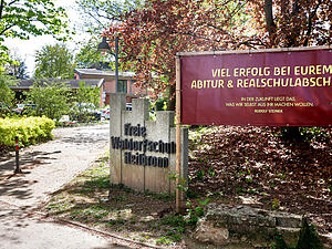 An der Heilbronner Waldorfschule  stehen Gewaltvorw&uuml;rfe gegen eine Erzieherin im Raum. Drei Kinder wurden daraufhin wegen des zerr&uuml;tteten Verh&auml;ltnisses der Schule zu den Eltern rausgeworfen.