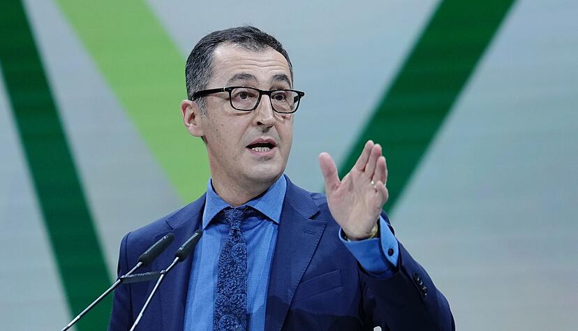 Bundeslandwirtschaftsminister Cem &Ouml;zdemir (Gr&uuml;ne) bot den Demonstranten ein Gespr&auml;ch an.