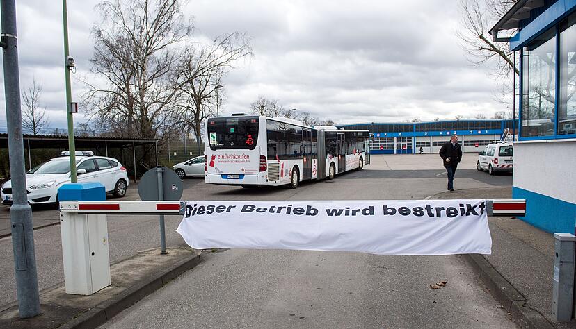 Verdi: Streiks bei Bus und Bahn drohen. Verdi: Streiks bei Bus und Bahn drohen.