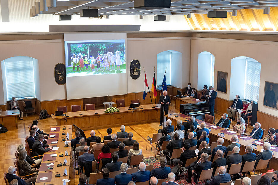 Heilbronns OB Harry Mergel f&uuml;r zweite Amtszeit verpflichtet