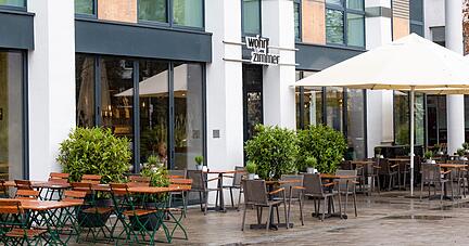 Das Wohnzimmer in der Neckarmeile hat wieder geöffnet. Ab sofort bietet das Restaurant mediterrane Speisen.