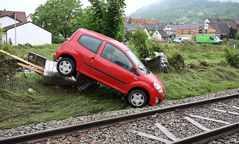Die Hochwasserlage ist weiter dynamisch und unübersichtlich. Viele kleine Gemeinden sind betroffen, mancherorts spitzt sie sich die Lage sogar zu. Die Hochwasserlage ist weiter dynamisch und unübersichtlich. Viele kleine Gemeinden sind betroffen, mancherorts spitzt sie sich die Lage sogar zu.