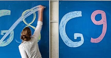 Wenn es nach Ministerin Theresa Schopper geht, dann schreiben künftig wieder alle Schüler nach neun Jahren am Gymnasium das Abitur. Die Schulleiter begrüßen die Vereinheitlichung, sehen aber auch Herausforderungen.
Foto: dpa Wenn es nach Ministerin Theresa Schopper geht, dann schreiben künftig wieder alle Schüler nach neun Jahren am Gymnasium das Abitur. Die Schulleiter begrüßen die Vereinheitlichung, sehen aber auch Herausforderungen.
Foto: dpa