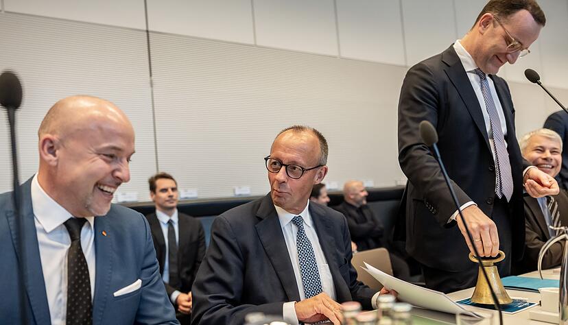 Bei der Sitzung der Unionsfraktion im Bundestag geht es auch um die Irritationen, die Au&szlig;enminister Johann Wadephul (CDU) mit &Auml;u&szlig;erungen in Damaskus &uuml;ber die R&uuml;ckkehr von Syrern in ihre Heimat ausgel&ouml;st hatte.