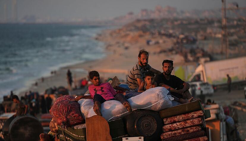 Vertriebene Pal&auml;stinenser fliehen aus der Stadt Gaza. (Archivbild)