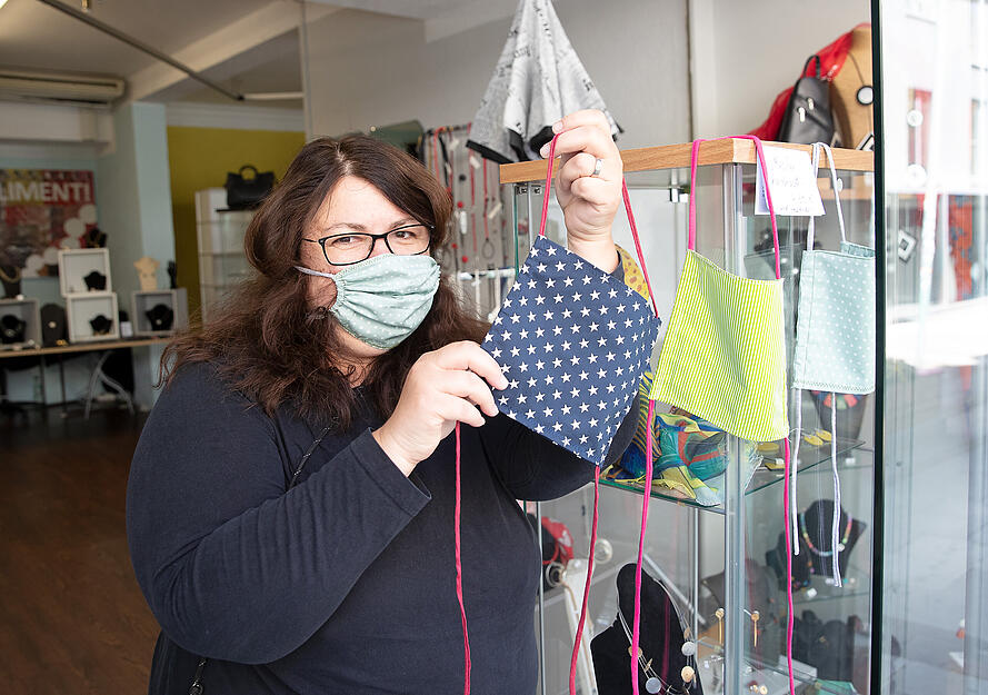 Erste Geschäfte öffnen wieder Erste Geschäfte öffnen wieder