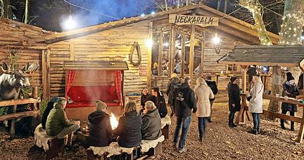 Atmosphäre und Besinnlichkeit: Das offene Feuer auf dem Dorfplatz des Heilbronner Winterdorfes kommt bei den Besuchern besonders gut an. In den Hütten ist dagegen eher Party angesagt. 
Foto: Archiv/Seidel Atmosphäre und Besinnlichkeit: Das offene Feuer auf dem Dorfplatz des Heilbronner Winterdorfes kommt bei den Besuchern besonders gut an. In den Hütten ist dagegen eher Party angesagt. 
Foto: Archiv/Seidel