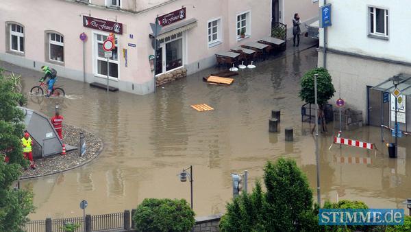 Zahlreiche Straßen in Passau sind überflutet.