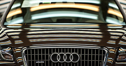 ARCHIV - 29.02.2012, Bayern, Ingolstadt: Ein Audi Q5 steht in der Produktion. Foto: picture alliance / dpa +++ dpa-Bildfunk +++ | Verwendung weltweit