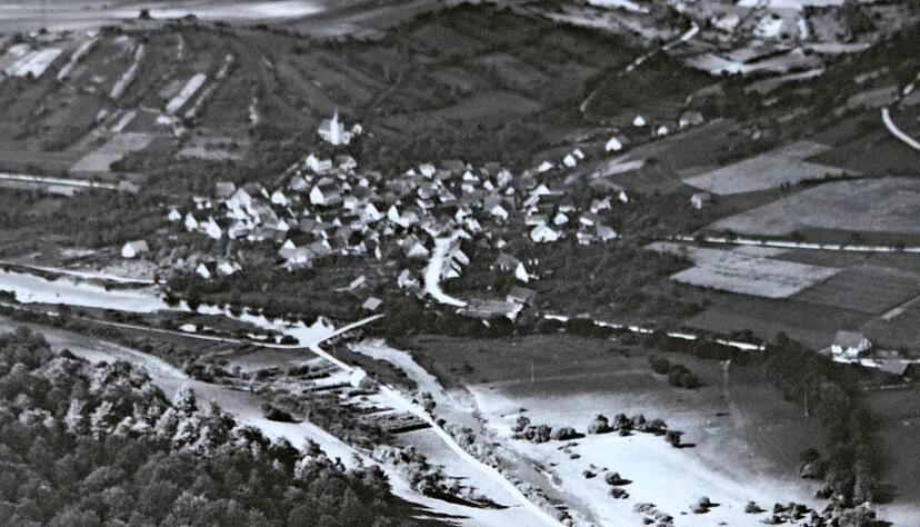 Eine Luftaufnahme aus dem Jahr 1934 zeigt die damals beengten Verhätnisse im Teilort Ailringen.
Fotos: privat
