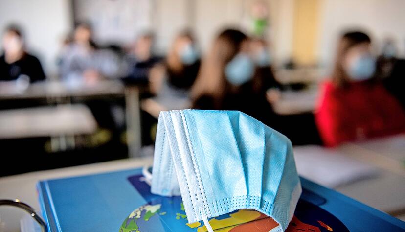 In Baden-Württemberg soll es in den weiterführenden Schulen bald wieder mehr Präsenzunterricht geben &minus; unter Einhaltung der AHA-Regeln.
Foto: dpa