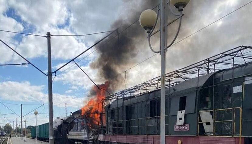 Viele Passagiere wurden bei dem Angriff auf einen Bahnhof in Schostka verletzt.