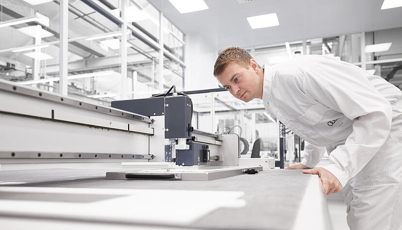 In einem Technikum am Standort Neckarsulm entwickeln Audi-Mitarbeiter auch Prozesse, mit denen Brennstoffzellen effizienter hergestellt werden k&ouml;nnen. Foto: Audi