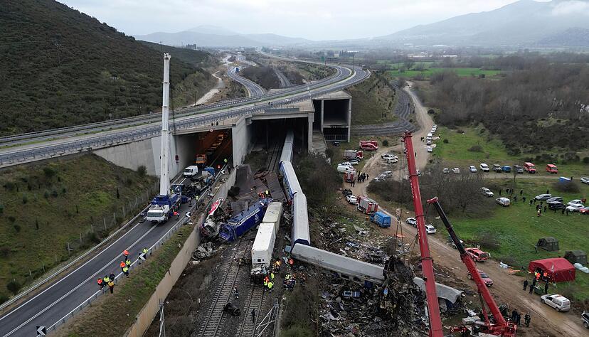 Beim Tempi-Zugunglück in Griechenland vor gut drei Jahren starben 57 Menschen. (Archivbild) Beim Tempi-Zugunglück in Griechenland vor gut drei Jahren starben 57 Menschen. (Archivbild)