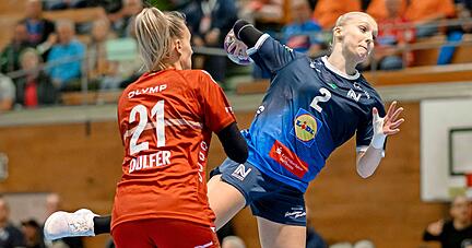 Laila Ihlefeldt (rechts) durfte in Bietigheim von Beginn an auf die Platte und hinterließ dabei auch dank ihrer vier Tore einen ordentlichen Eindruck.
Foto: imago images/Marco Wolf