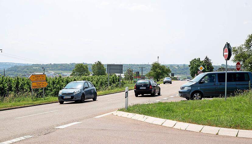 So sieht es am Knotenpunkt der B27 und der L2254 wegen dem Kreisverkehr-Bauvorhaben nicht mehr aus.