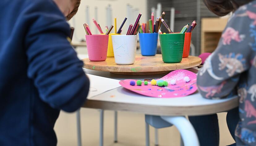 Gemeinsames Basteln oder Spielen: Kinder mit Beeintr&auml;chtigung tun sich teilweise schwer, an solchen Aktivit&auml;ten teilzunehmen. Das Projekt Pink hilft bei der Integration.  Foto: Maximilian von Klenze/dpa